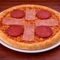 Pizza ham salami
