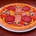 Pizza ham salami special