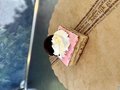 losse stukjes oranjekoek slagroom