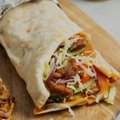 Turkse pizza met kip-kaas en sucuk