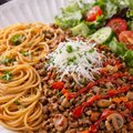 Spaghetti met rundergehakt en salade