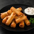 Kipshoarma rolletjes met knoflooksaus (6 stuks )