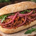 Broodje pulled chicken ketjap