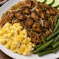 Surinaams/Javaanse bami pulled chicken halal