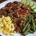 Surinaamse/Javaanse Nasi Pulled chicken Halal