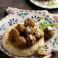 Broodje met falafel (Turks broodje)