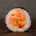 Hot Sake Maki (6 stuks)