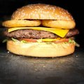 Royal burger met gefrituurde ui