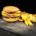 Royal burger menu met gefrituurde ui
