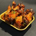 10 hot honey buffalo wings met romige blue cheese dip