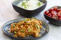 Bloemkool kokos curry met kokosrijst en tomaat-komkommersalade