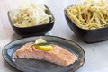 Gepocheerde zalm, risotto van parelgort met dille en een tomatensalade