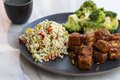 Tofu 5 spices geserveerd met limoen rijst en broccoli