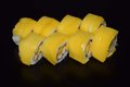 Fruit sushi roll met mango