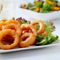 Beer battered onion rings plus chilisaus