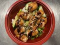 poke bowl met gefrituurde zalm