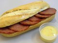 Warme Grillworst mosterd-roomsaus