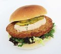Grillburger (kip) met saus