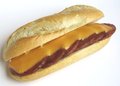 Pistolet warme grillworst met cheddar cheese