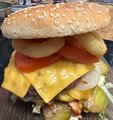 Dubbele smash cheeseburger bieten
