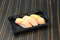 Grilled salmon sushi (3 stuks)