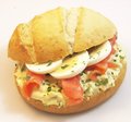 Gerookte zalm met ei- bieslook salade