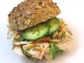Kiprollade pesto, rucola en pijnboompitjes