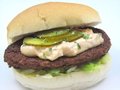 Grillburger (kip) met saus