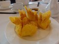 16. Chinese pangsit goreng 4 stuks.