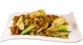 Nasi- of bami goreng met gesneden kip en groenten