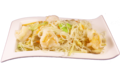 Mihoen goreng of chow mein met grote garnalen en groenten