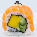 41 Salmon Mango maki (4pcs)