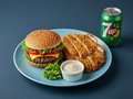 Varkensschnitzel menu met hamburger