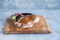 Warm vlees met pindasaus