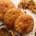 Pyaz kachori (2 pcs) - 360 kcal