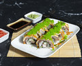 Geflambeerde soft shell spicy tonijn roll