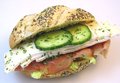 Milano roombrie, parmaham, sla en komkommer