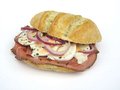 Italiaanse bol rosbief, gekookt ei, truffelmayo, rode ui