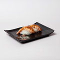 Geflambeerde zalm nigiri