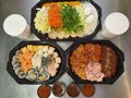 SET 5 JUMBO MIX VAN VLEES & VIS ZEEVRUCHTEN + MIX VAN GROENTEN INCL. SAUZEN EN TOM YUM BOUILLON VOOR 1 PERSOON