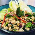 14A Laab kai OF laab moo {lauw gerecht}