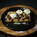 Wafel met Nutella, witte chocolade & Kinder Bueno