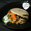Volkoren pita met pompoenpuree & kippendijen