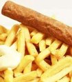 Friet met frikandel