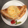 Calzone di pasta roomsaus