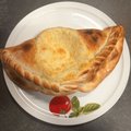 Calzone di pasta bolognese