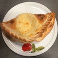 Calzone di pasta quattro formaggi