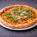 Pizza parmigiano rucola