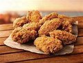 Kfc style chickenwings met sirrachamayo