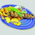 Kipdijspies van de lavasteen grill met sate saus